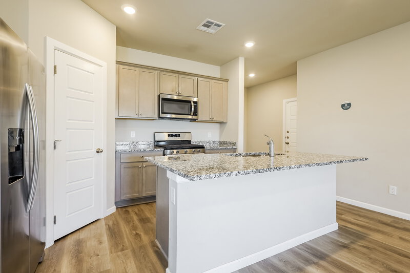 1,710/Mo, 10425 SW 40th Street Mustang, OK 73064 Kitchen View