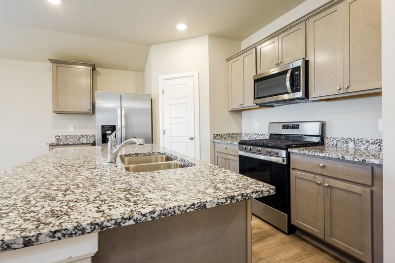 1,710/Mo, 10425 SW 40th Street Mustang, OK 73064 Kitchen View 2