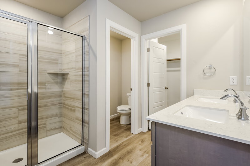 1,710/Mo, 10425 SW 40th Street Mustang, OK 73064 Main Bathroom View
