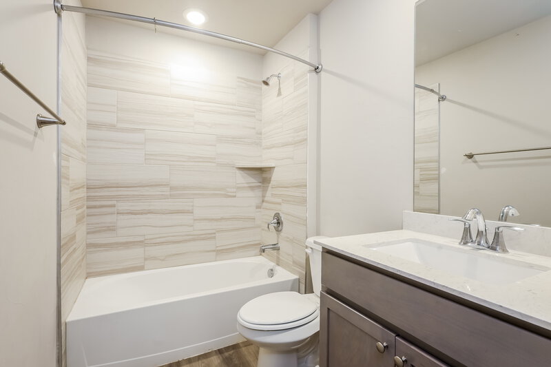 1,710/Mo, 10425 SW 40th Street Mustang, OK 73064 Bathroom View