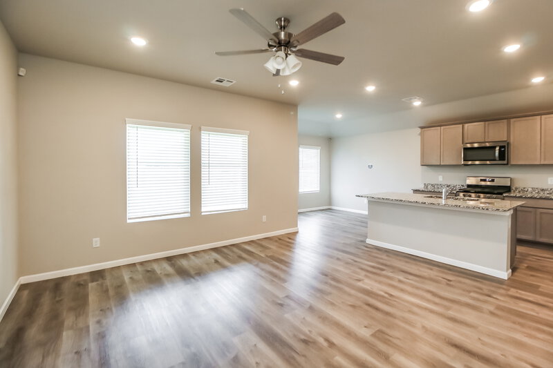 1,690/Mo, 10505 SW 40th Street Mustang, OK 73064 Living Room View 2