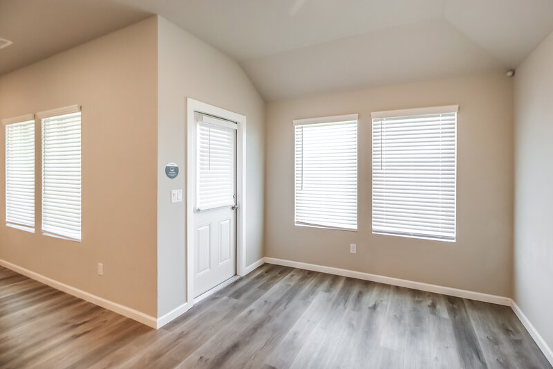 1,690/Mo, 10505 SW 40th Street Mustang, OK 73064 Dining Room View