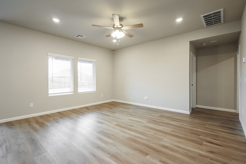 1,690/Mo, 10508 SW 40th Street Mustang, OK 73064 Living Room View 2