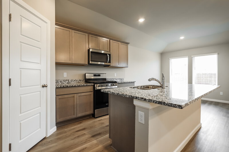 1,690/Mo, 10508 SW 40th Street Mustang, OK 73064 Kitchen View