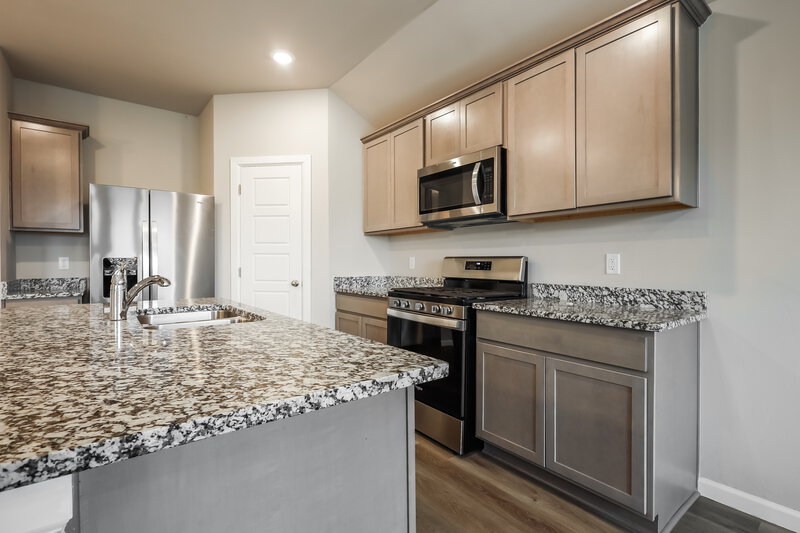 1,690/Mo, 10508 SW 40th Street Mustang, OK 73064 Kitchen View 2