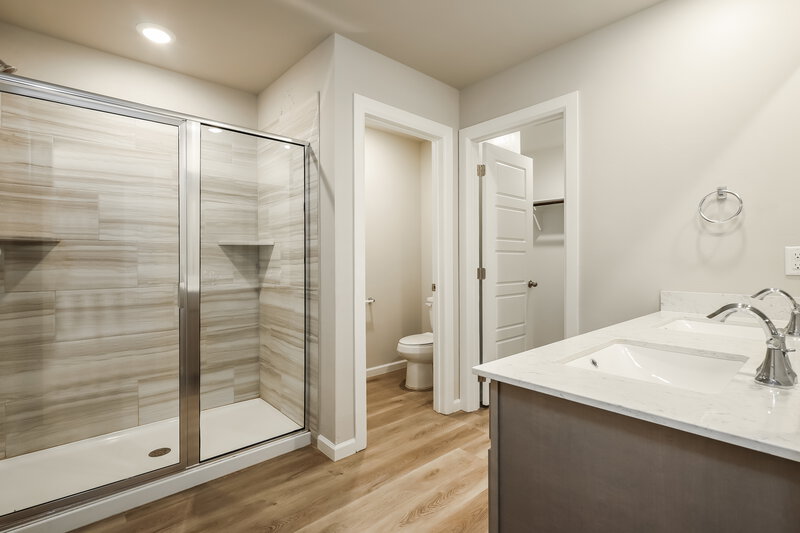 1,690/Mo, 10508 SW 40th Street Mustang, OK 73064 Main Bathroom View