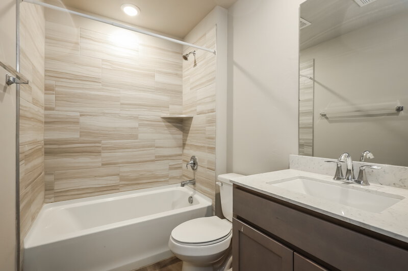 1,690/Mo, 10508 SW 40th Street Mustang, OK 73064 Bathroom View