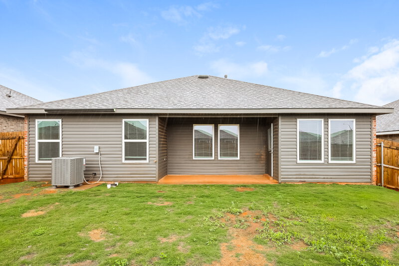 1,690/Mo, 10508 SW 40th Street Mustang, OK 73064 Rear View