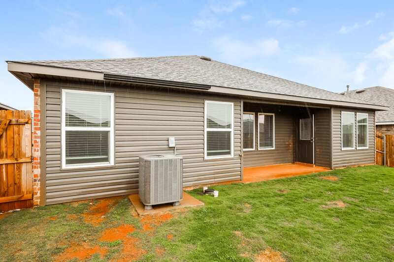 1,690/Mo, 10508 SW 40th Street Mustang, OK 73064 Rear View 2