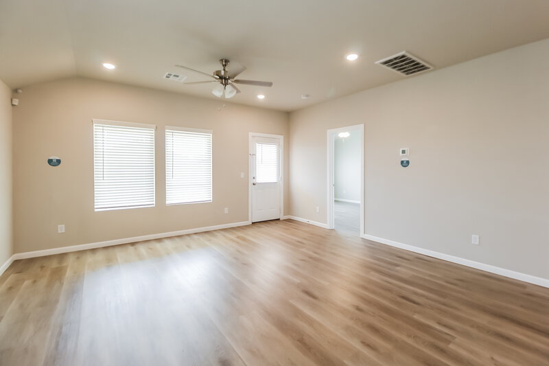 1,850/Mo, 10504 SW 40th Street Mustang, OK 73064 Living Room View 2
