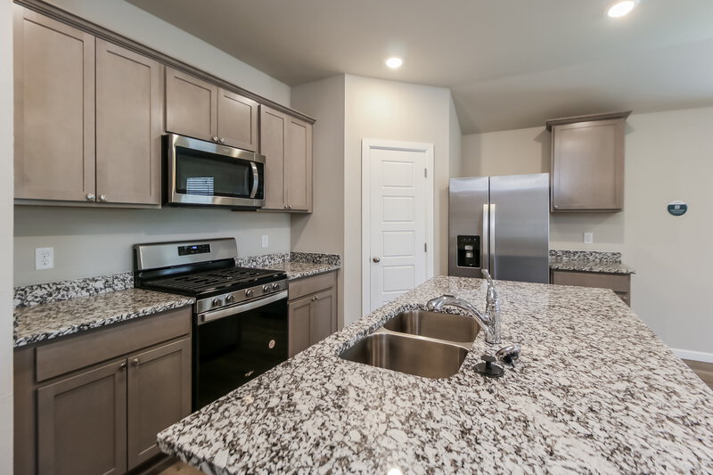 1,850/Mo, 10504 SW 40th Street Mustang, OK 73064 Kitchen View