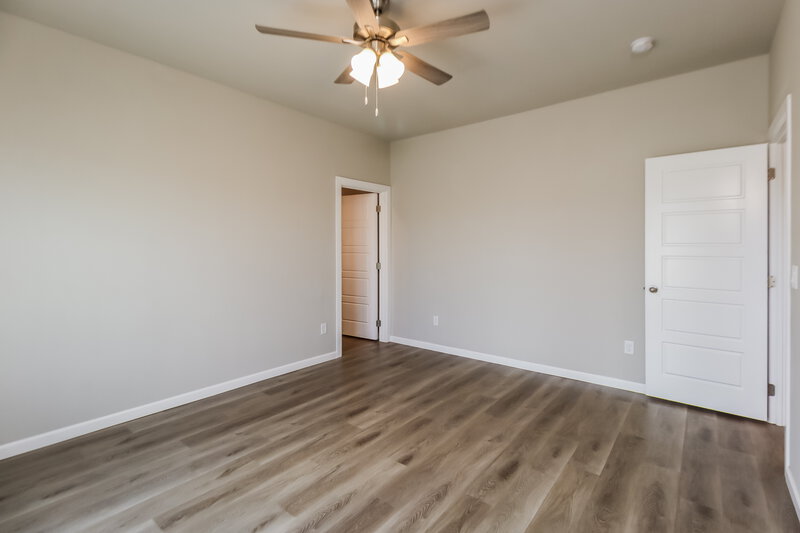 1,850/Mo, 10504 SW 40th Street Mustang, OK 73064 Main Bedroom View 2