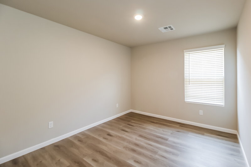1,850/Mo, 10504 SW 40th Street Mustang, OK 73064 Bedroom View 3