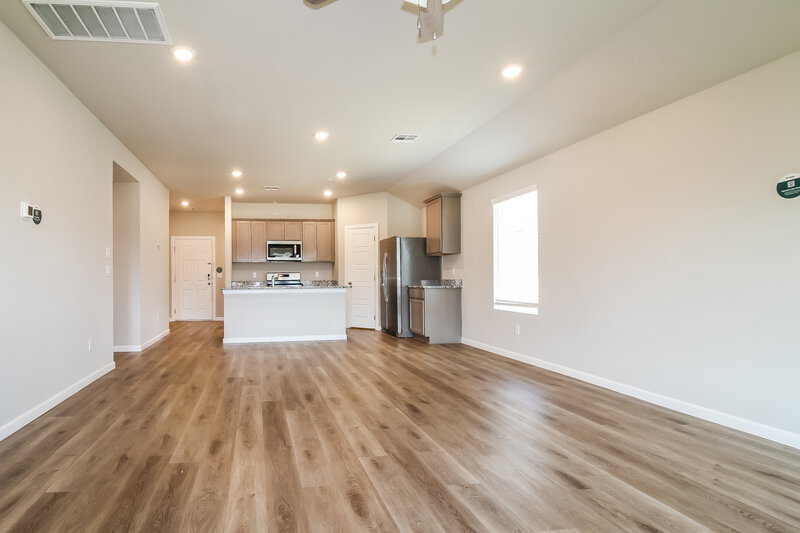 1,810/Mo, 10412 SW 40th Street Mustang, OK 73064 Living Room View