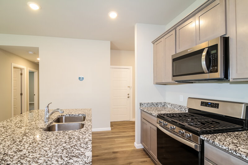 1,810/Mo, 10412 SW 40th Street Mustang, OK 73064 Kitchen View