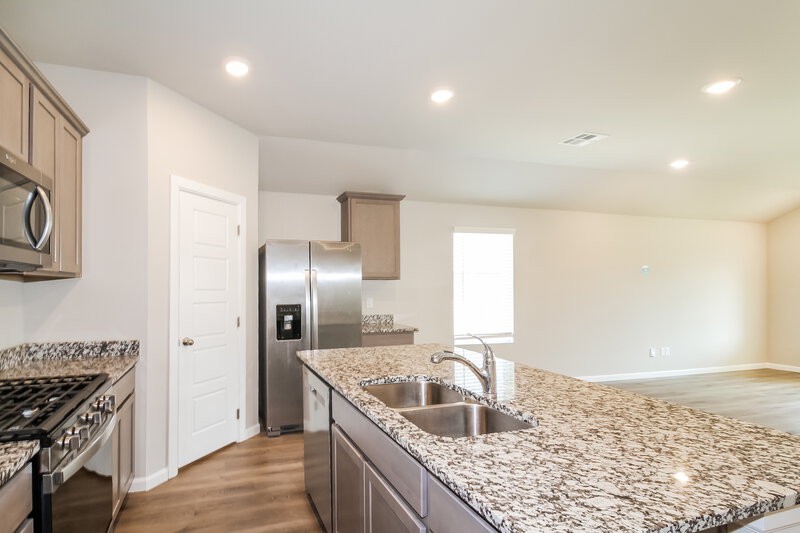 1,810/Mo, 10412 SW 40th Street Mustang, OK 73064 Kitchen View 2