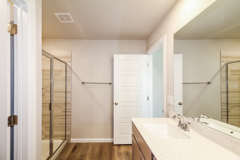1,810/Mo, 10412 SW 40th Street Mustang, OK 73064 Main Bathroom View