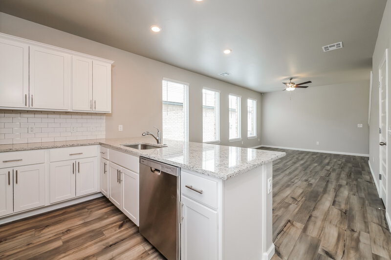 2,210/Mo, 12709 Torretta Way Yukon, OK 73099 Kitchen View