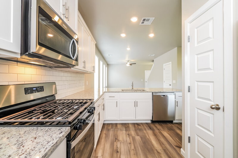 2,210/Mo, 12709 Torretta Way Yukon, OK 73099 Kitchen View 3