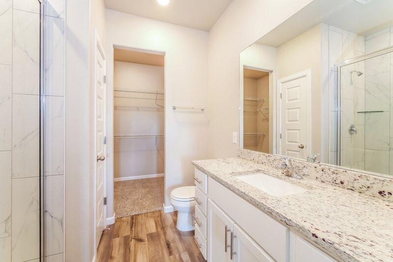2,210/Mo, 12709 Torretta Way Yukon, OK 73099 Main Bathroom View