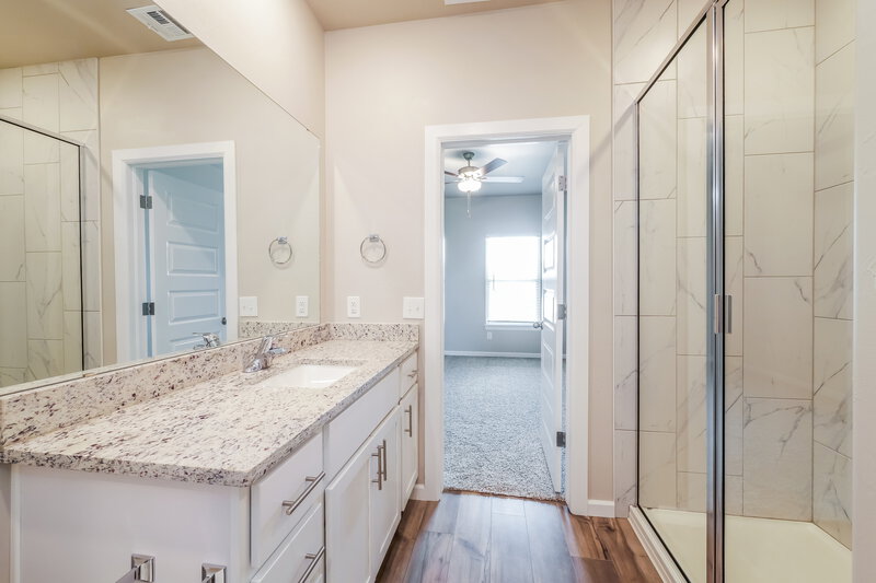2,210/Mo, 12709 Torretta Way Yukon, OK 73099 Main Bathroom View 2