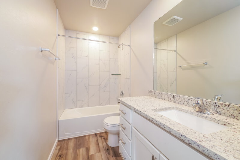 2,210/Mo, 12709 Torretta Way Yukon, OK 73099 Bathroom View
