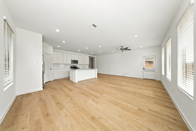 1,865/Mo, 9112 SW 19th St Oklahoma City, OK 73128 Living Room View