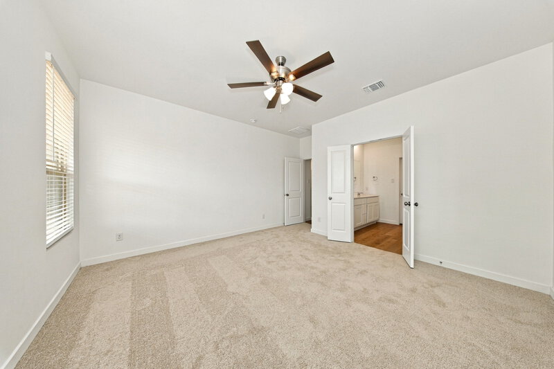 1,865/Mo, 9112 SW 19th St Oklahoma City, OK 73128 Primary Bedroom View 2