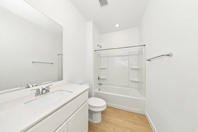 1,865/Mo, 9112 SW 19th St Oklahoma City, OK 73128 Bathroom View