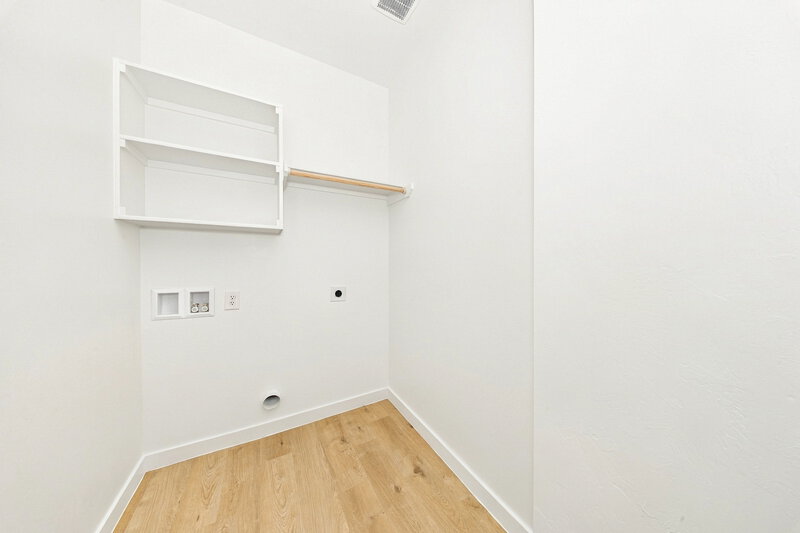 1,865/Mo, 9112 SW 19th St Oklahoma City, OK 73128 Laundry Room View