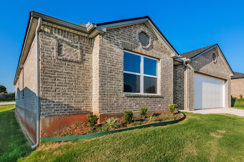 1,965/Mo, 5832 Norway Spruce St Edmond, OK 73034 Front View