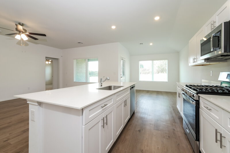1,965/Mo, 5832 Norway Spruce St Edmond, OK 73034 Kitchen View 2
