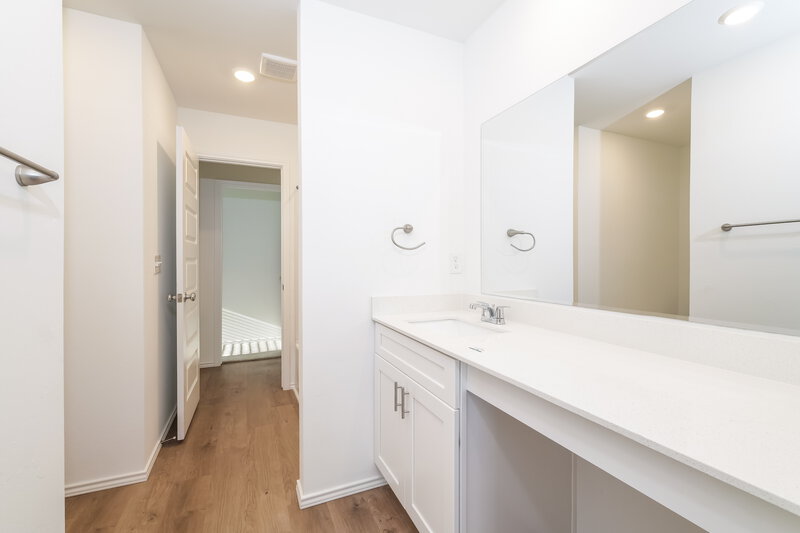 1,965/Mo, 5832 Norway Spruce St Edmond, OK 73034 Main Bathroom View
