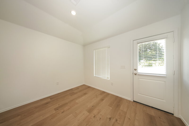 2,200/Mo, 5908 Norway Spruce St Edmond, OK 73034 Dining Room View