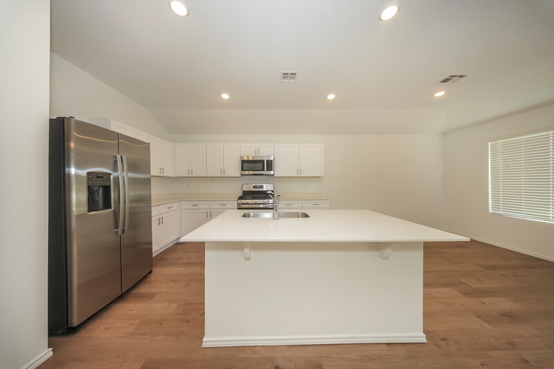2,200/Mo, 5908 Norway Spruce St Edmond, OK 73034 Kitchen View