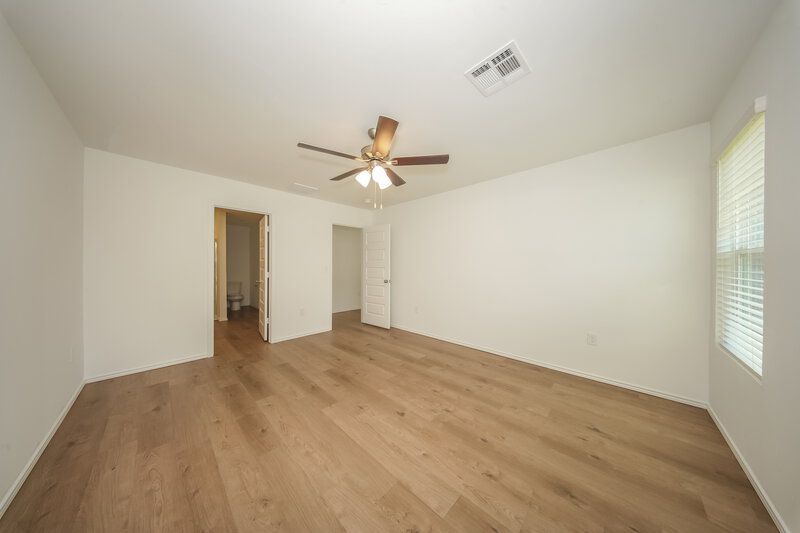 2,200/Mo, 5908 Norway Spruce St Edmond, OK 73034 Main Bedroom View 2