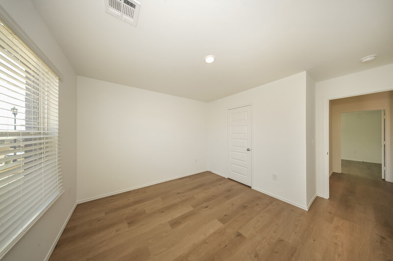 2,200/Mo, 5908 Norway Spruce St Edmond, OK 73034 Bedroom View 2