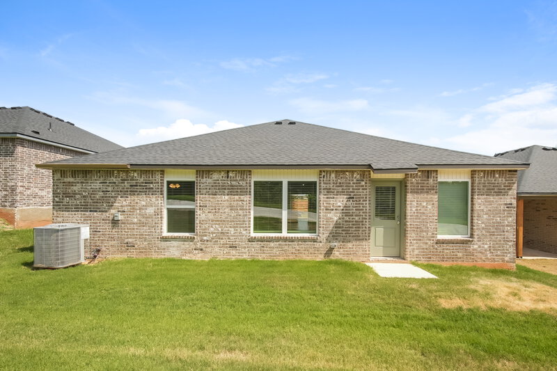 2,200/Mo, 5908 Norway Spruce St Edmond, OK 73034 Rear View