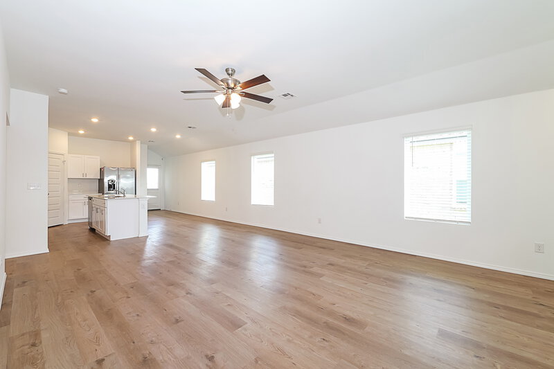 1,585/Mo, 12825 Torretta Way Yukon, OK 73099 Living Room View 2