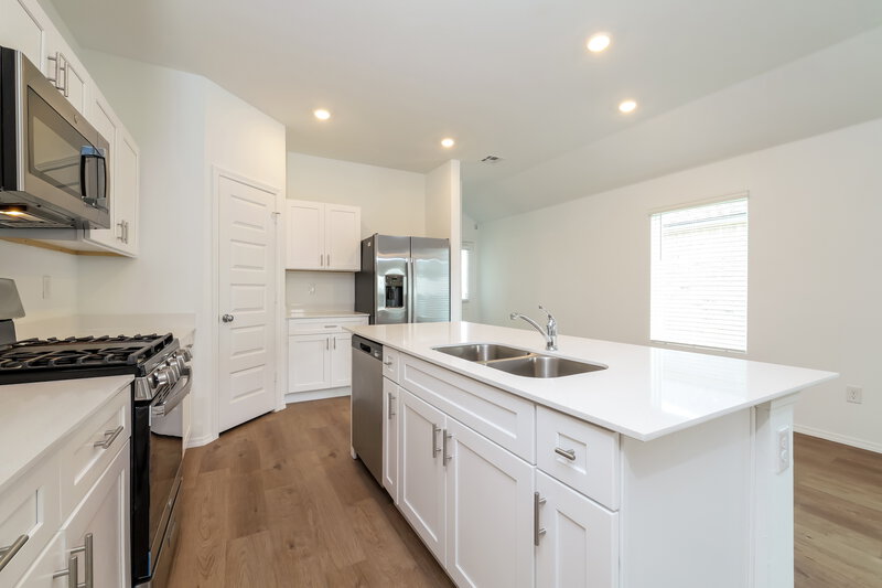 1,585/Mo, 12825 Torretta Way Yukon, OK 73099 Kitchen View