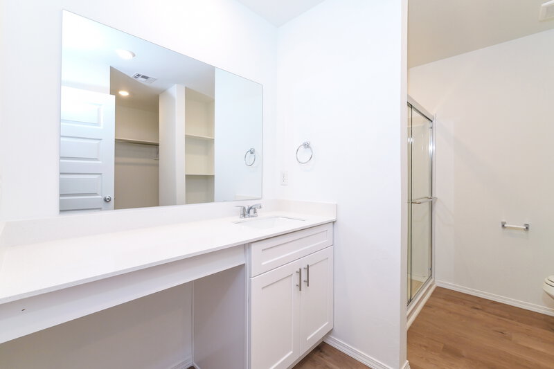 1,585/Mo, 12825 Torretta Way Yukon, OK 73099 Main Bathroom View