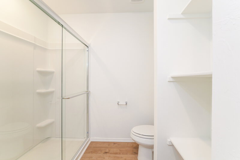 1,585/Mo, 12825 Torretta Way Yukon, OK 73099 Main Bathroom View 2