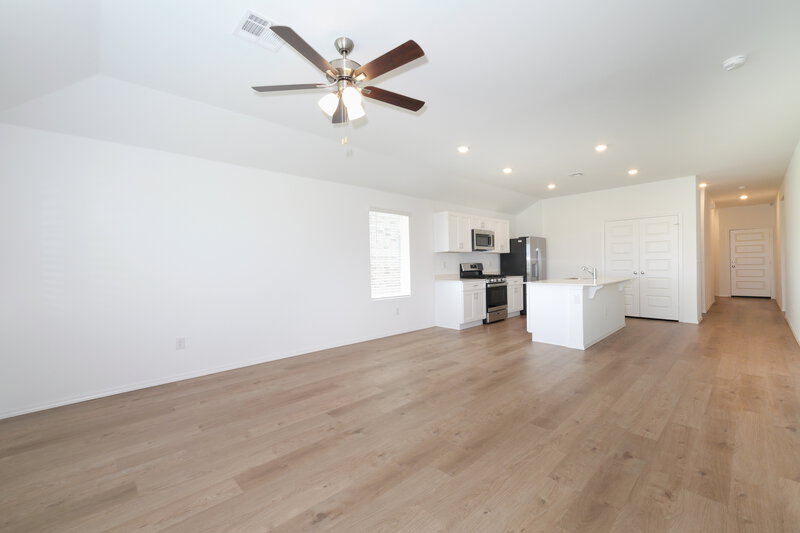 1,730/Mo, 12816 Torretta Way Yukon, OK 73099 Living Room View 2