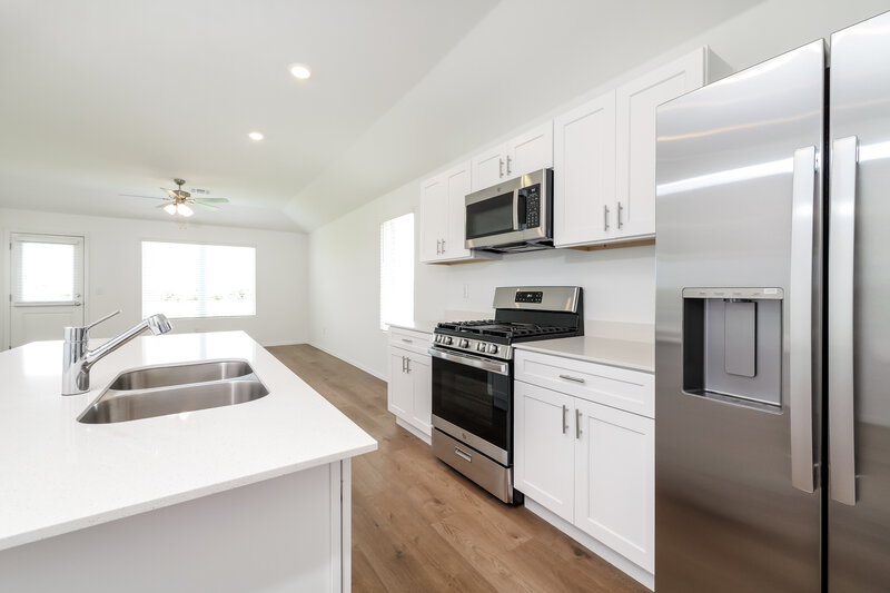 1,730/Mo, 12816 Torretta Way Yukon, OK 73099 Kitchen View 2