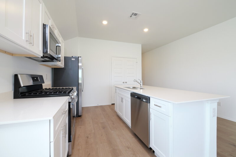 1,730/Mo, 12816 Torretta Way Yukon, OK 73099 Kitchen View 3