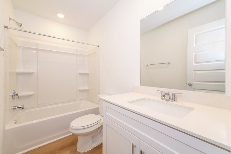 1,730/Mo, 12816 Torretta Way Yukon, OK 73099 Bathroom View 2