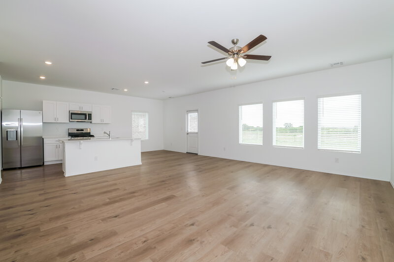 1,990/Mo, 12812 Torretta Way Yukon, OK 73099 Living Room View
