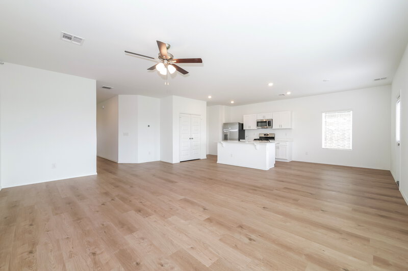 1,990/Mo, 12812 Torretta Way Yukon, OK 73099 Living Room View 2
