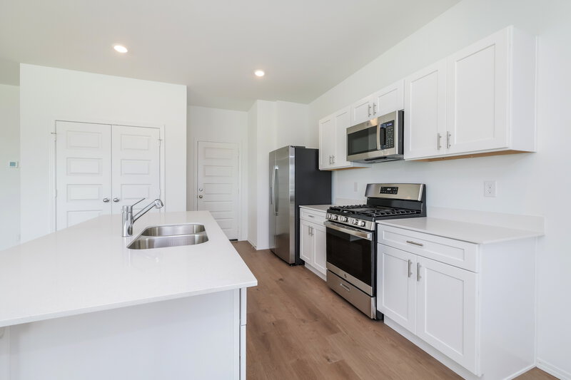 1,990/Mo, 12812 Torretta Way Yukon, OK 73099 Kitchen View