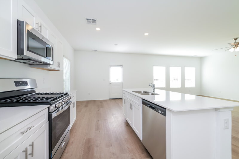 1,990/Mo, 12812 Torretta Way Yukon, OK 73099 Kitchen View 2
